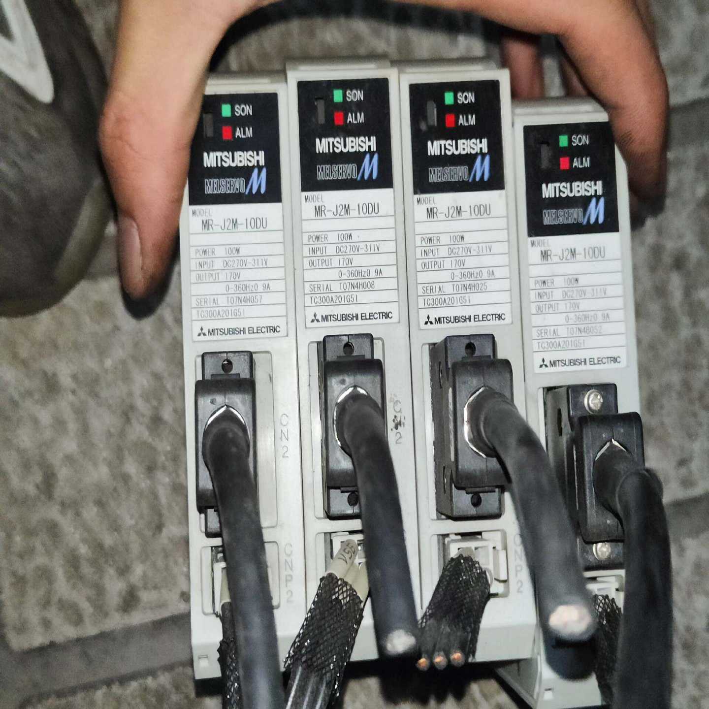 MITSUBISHI三菱 MR-J2M-10DU；议价