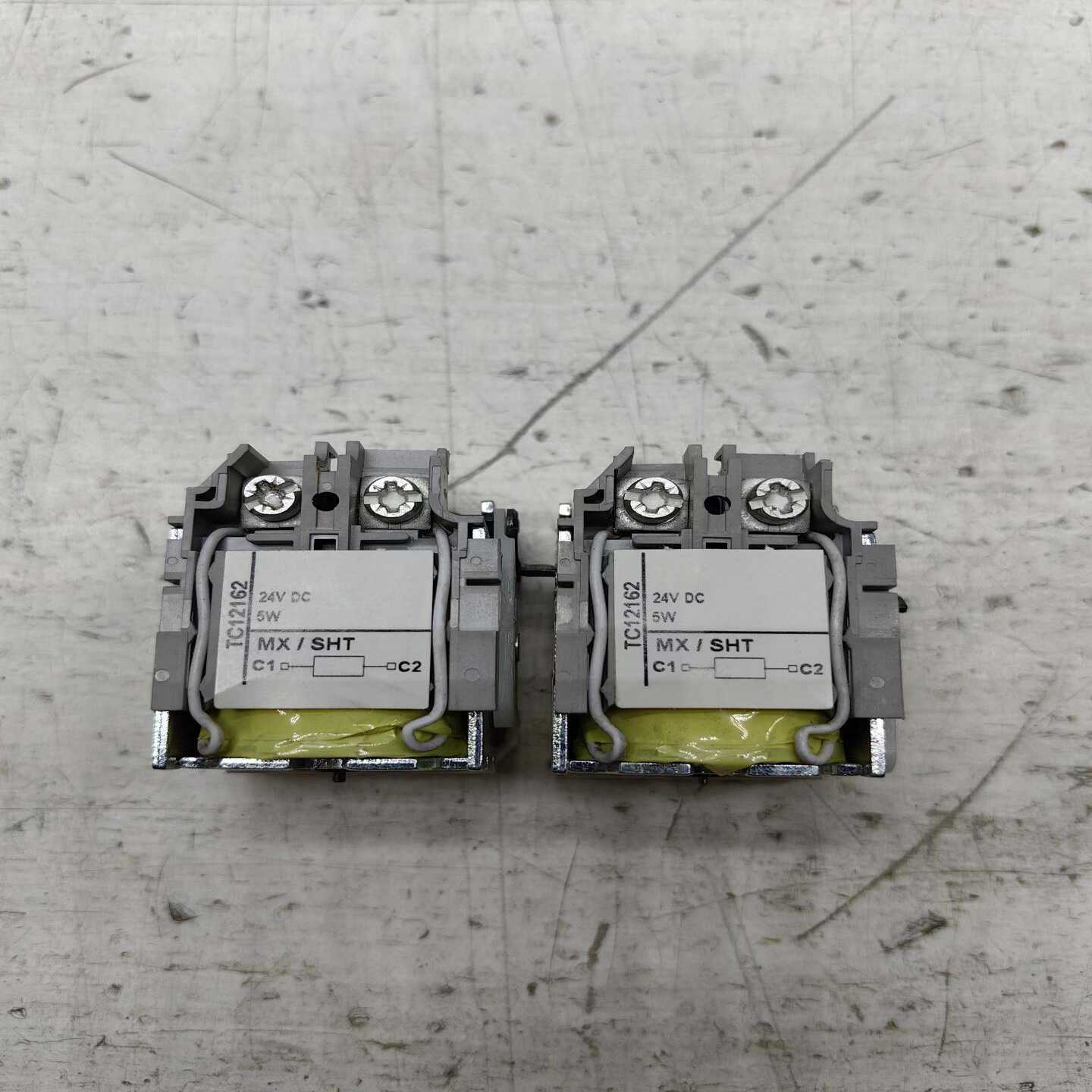 九九新施耐德NSX塑壳断路器励磁线圈--议价商品