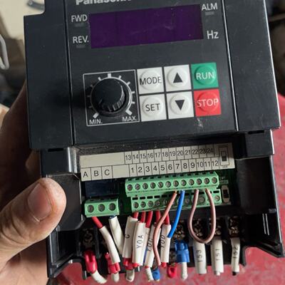 松下变频器VF200，型号AVF200-0074，0.7-议价