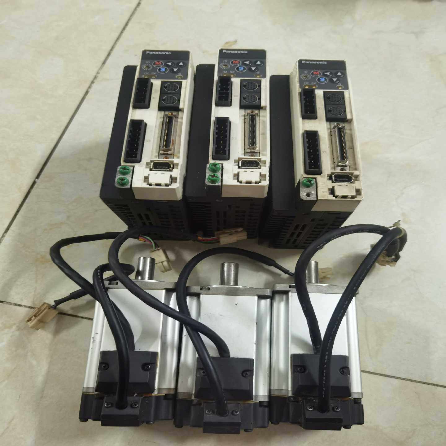 松下A4伺服电机驱动器套装，MBDDT2210，MHMD04--议价商品