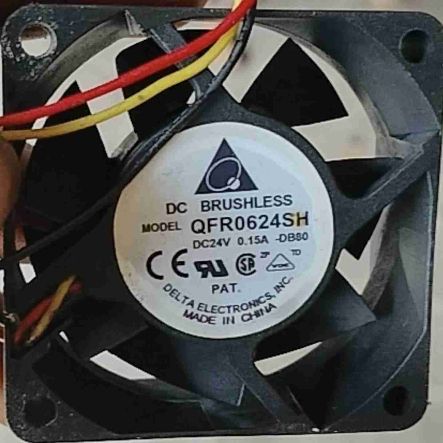 议价-QFR0624SH全新风扇24V0.15A安川变频器原N装风扇带插头6C