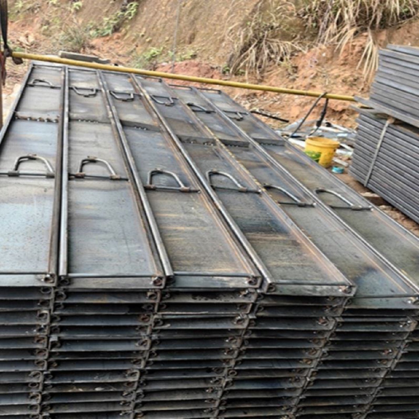 路沿钢模板路面定型水泥道路路基模板高速公路现浇混凝土路沿模具,基础建材,建筑模板,淘宝优惠券,粉丝福利购,淘宝优惠卷