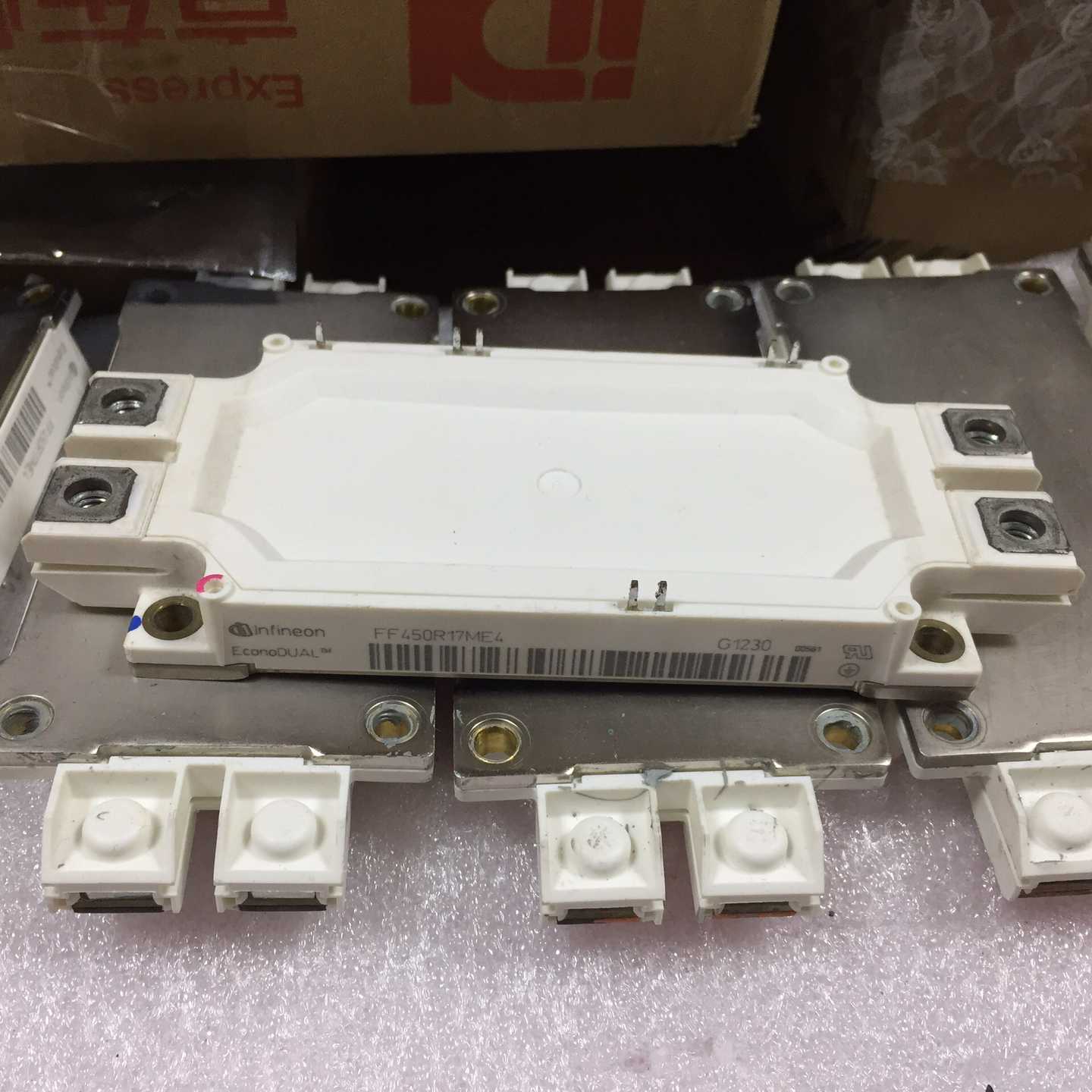 询价FF450R17ME4英飞凌源码IGBT模块成色8-9