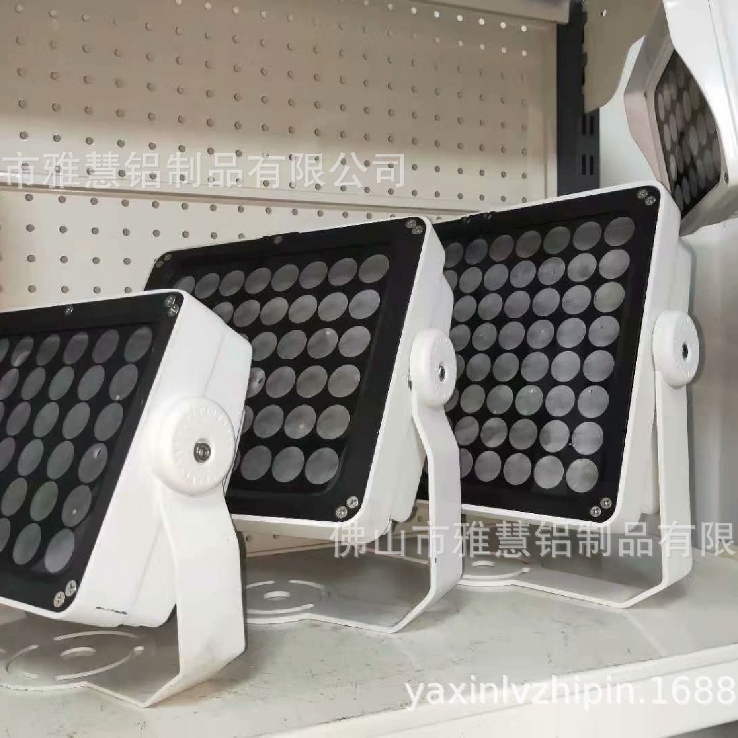 厂家批发供应系列20W-70W道路监控补光、频闪灯、投光灯外壳配件