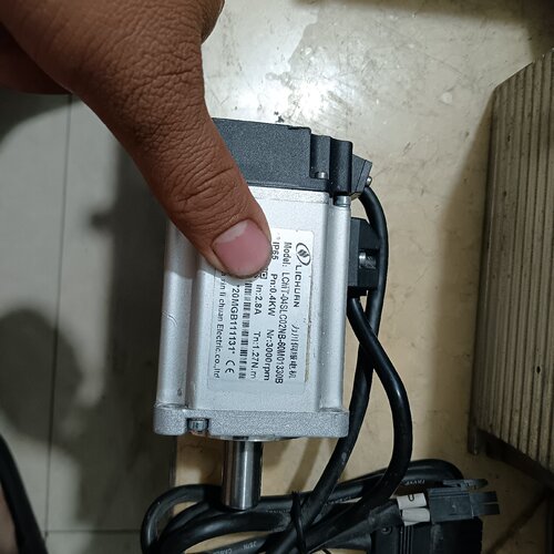 力川伺服电机0.4kw型号lcmt04slc02nb60-询