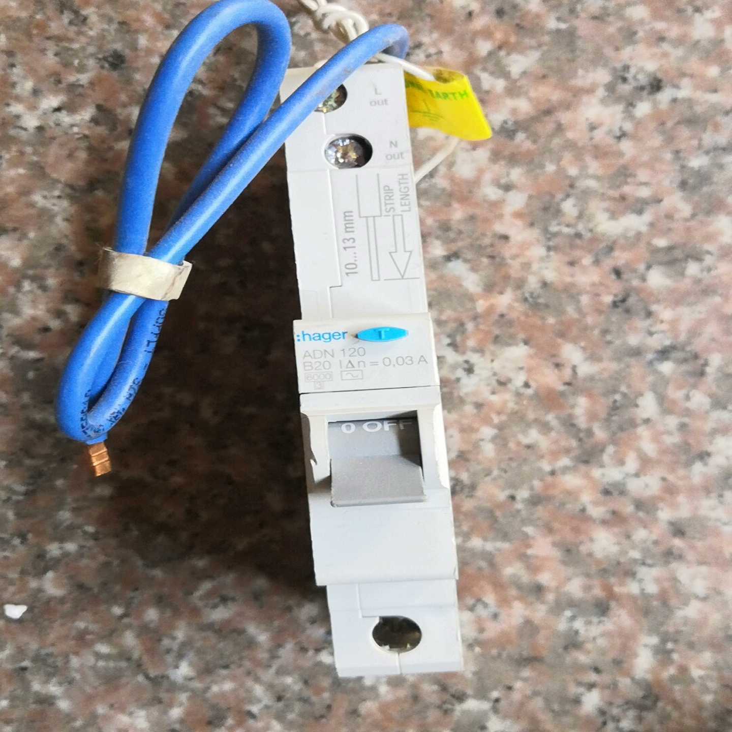 海格漏电ADN120B20，，实物如图所示，8询价