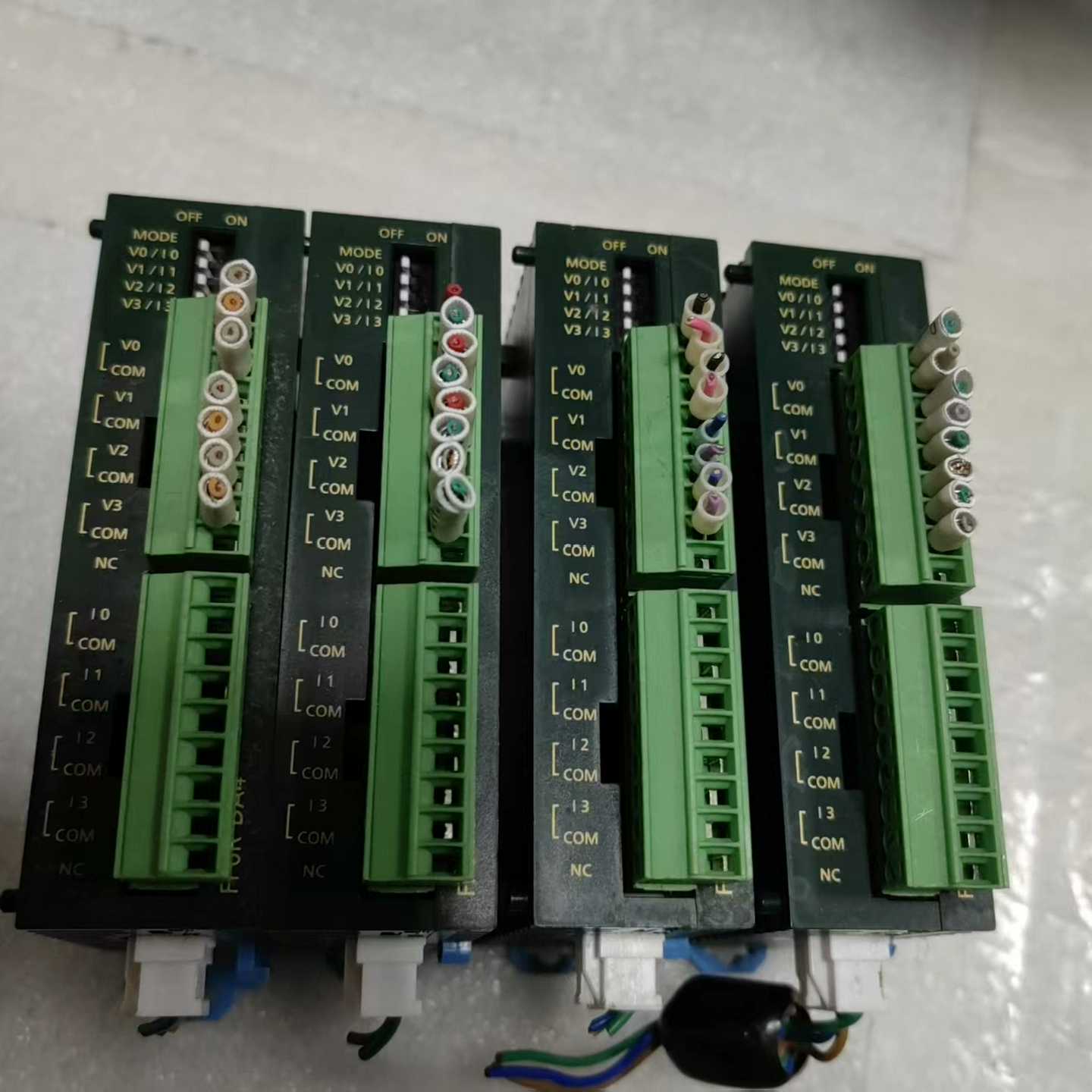 松下PLC模拟量输出模块FP0R-DA4AFP0RDA4--议价商品