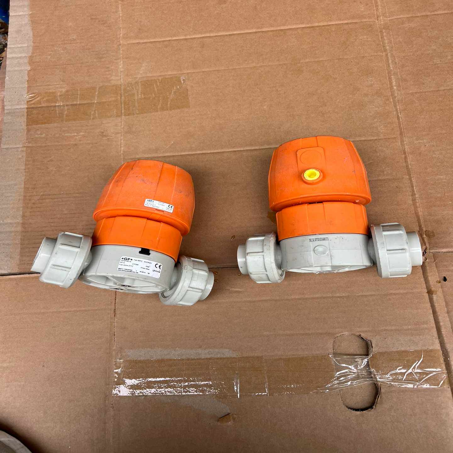 询价全新GF气动隔膜阀，dn25，全新无使用，有细微划