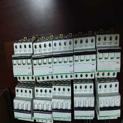 Schneider/断路器，IC65N-C32A/4P~询价