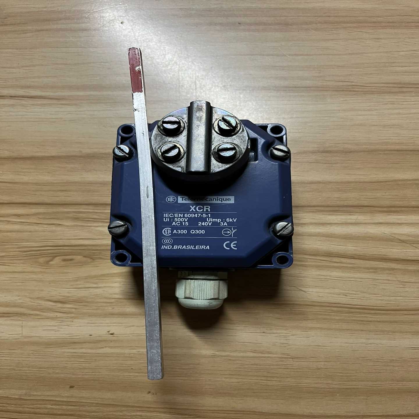 施耐德限位开关XCRE18成色如图,质量包好--议价商品