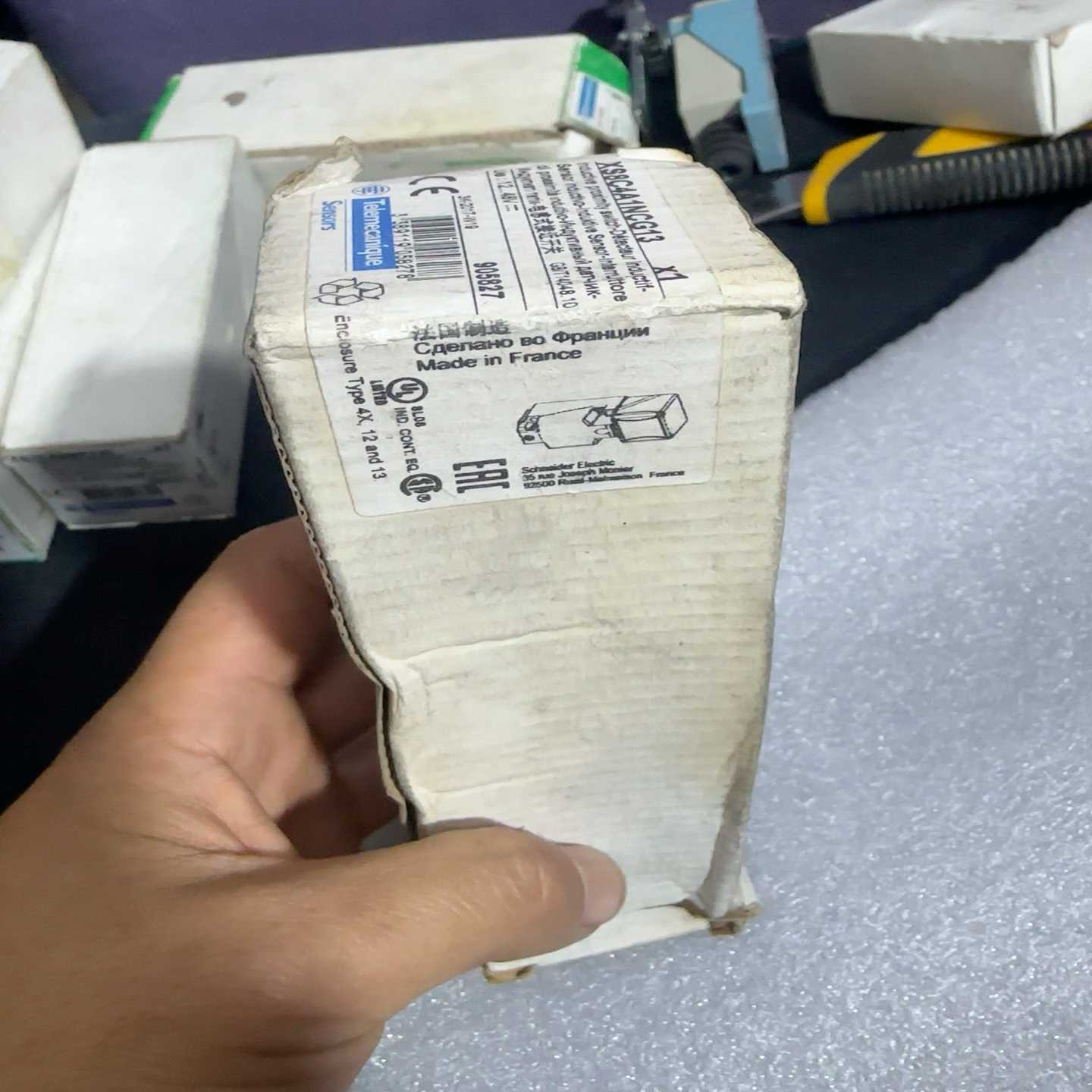 议价原装正品施耐德XS8C4A1PCG13电感式接近开关印度尼B现货/维