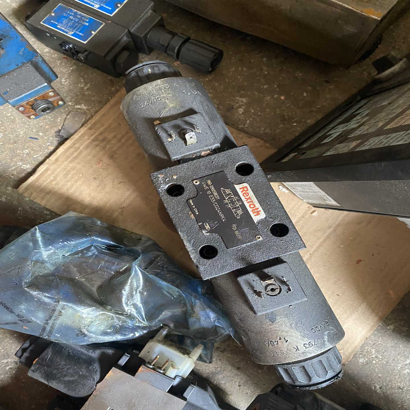 力士乐Rexroth电磁阀4WE10E33LG24N询价