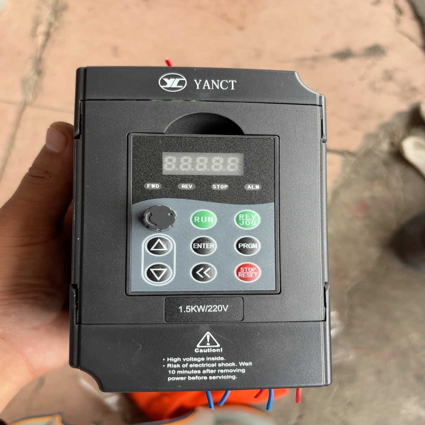 变频器一台CK200-CK0015A1，，1.5KW，2询价
