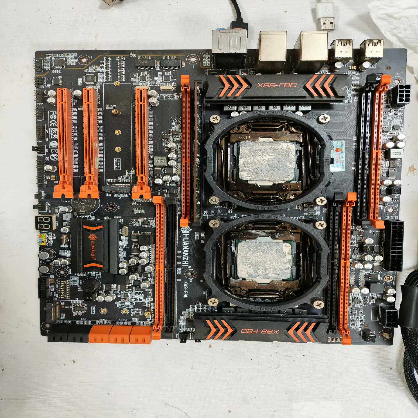 议价华南X99-F8D 双路主板  放了段时间，内存插口有四个不