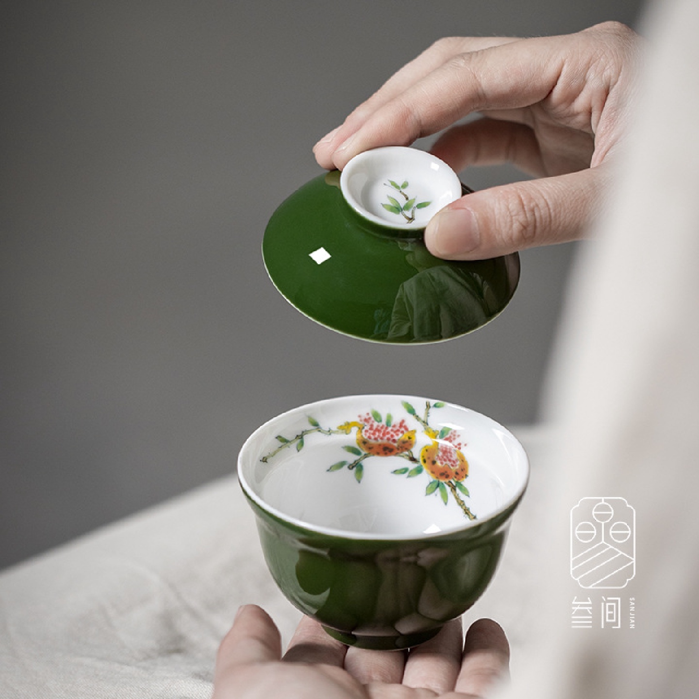 墨绿精工粉彩手绘石榴盖碗功夫茶具复古陶瓷手工薄胎泡茶碗家用