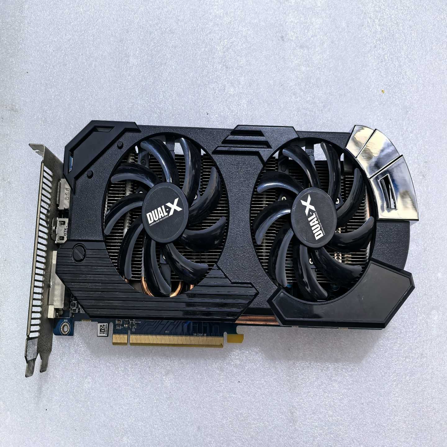 蓝宝石HD7950白金版显卡，3G显存，双风扇散热，接口齐全--议价商