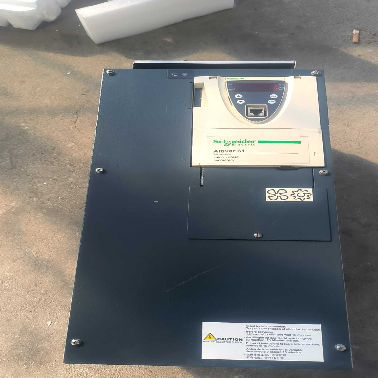 施耐德30kw变频器，型号ATV61HD30N4Z，实物拍摄--议价商品