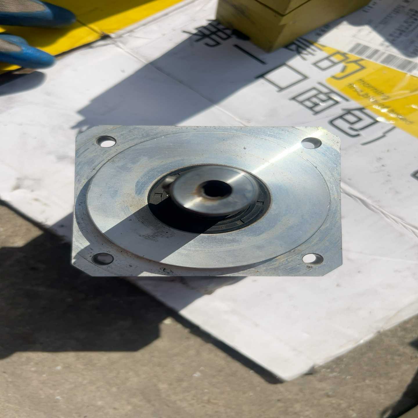 台弯TLN-90L1-10-P1减速头，电机上拆下，功能议价