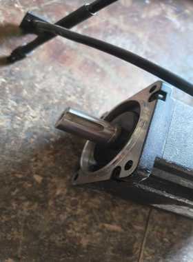 施耐德伺服马达BCH0802O12A1C750W，实物图，--议价商品