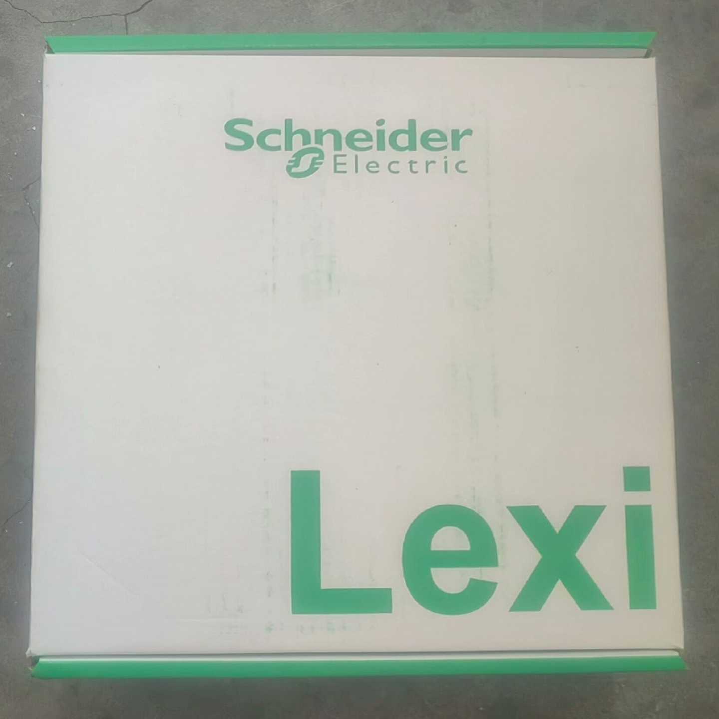 施耐德伺服驱动器LXM32SD72N4全新带包装,6台全新的--议价商品