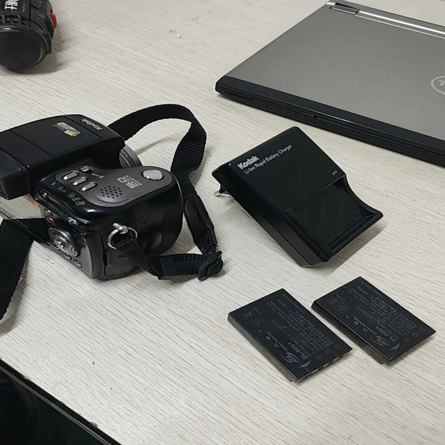 柯达kodakdx7590照相机，两块电池带充电器，机子--议价商品
