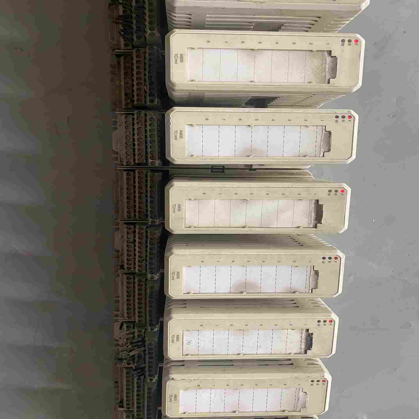 议价AI835ABB模块拆机成色不错外壳完整无破损9个