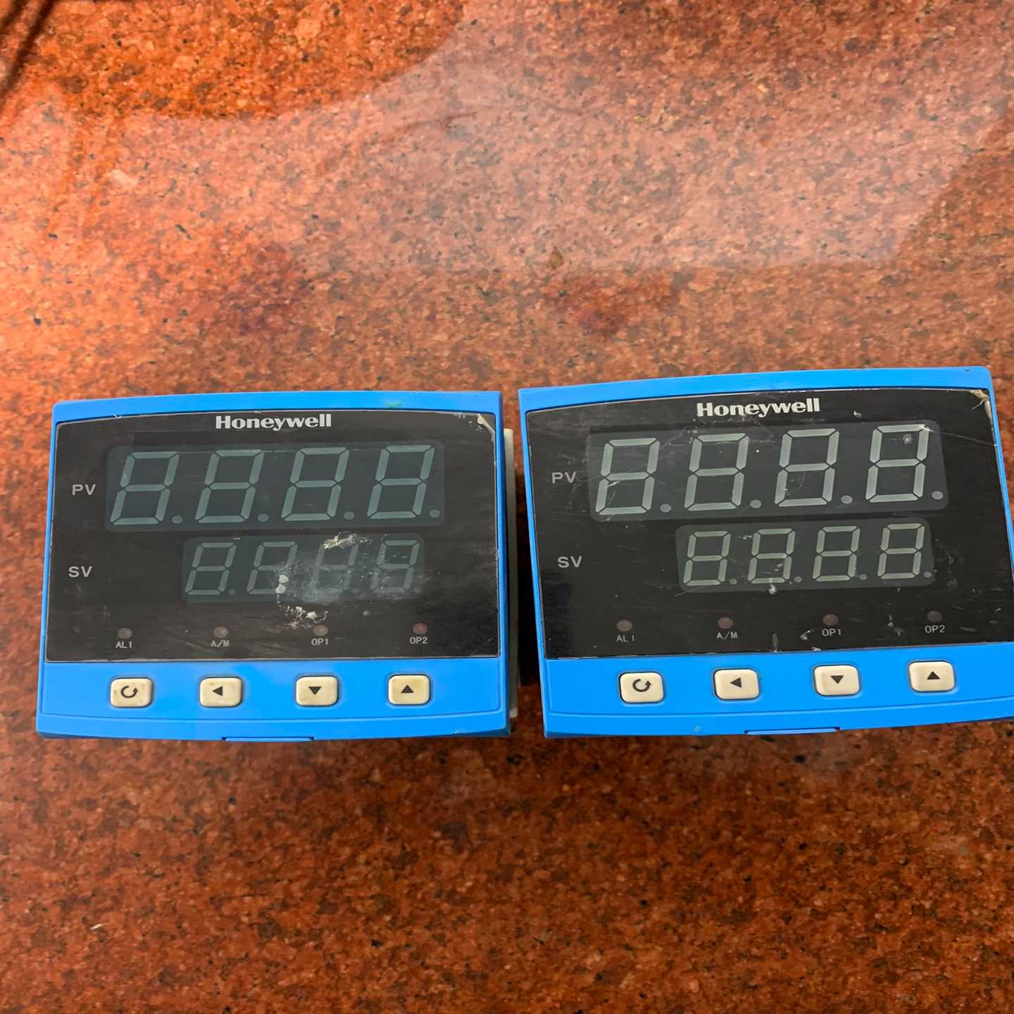 询价霍尼韦尔控制器TC8010C1000议价