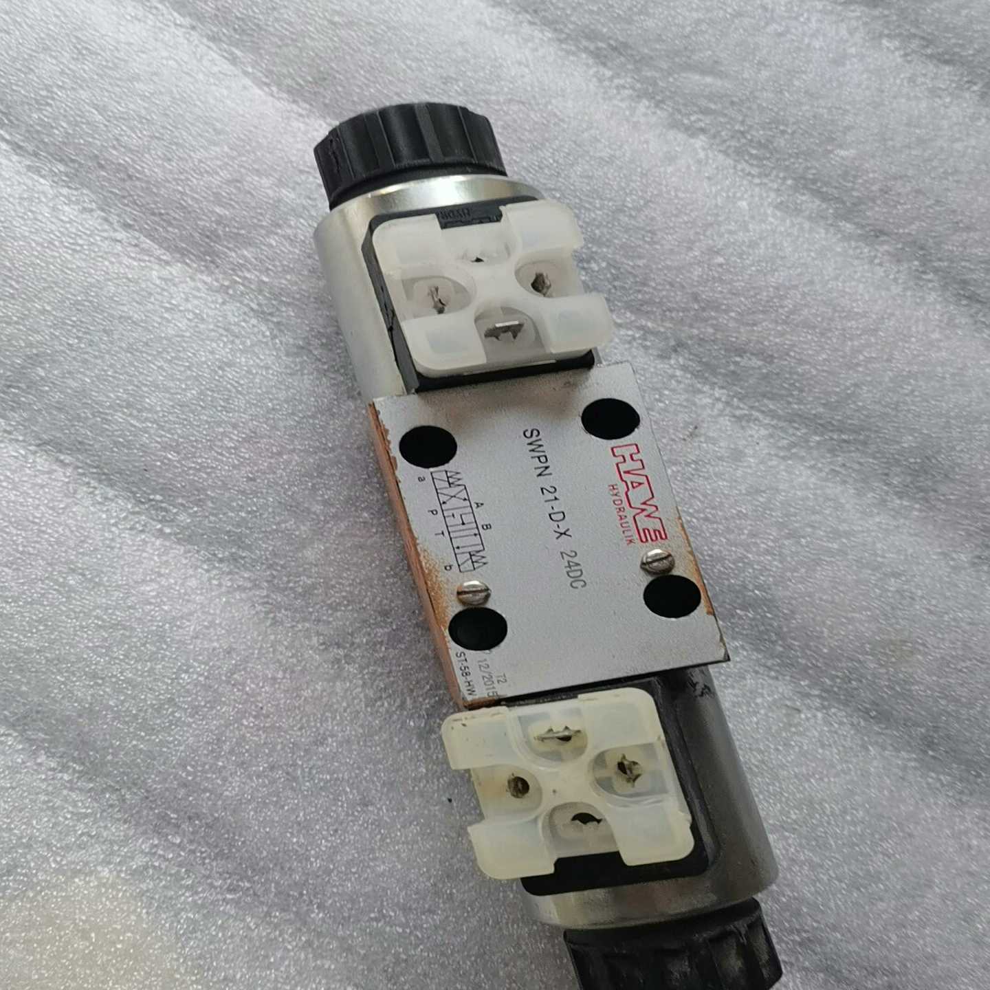 哈威电磁阀SWPN-21-D-X24DC，阀组拆机一个，看上