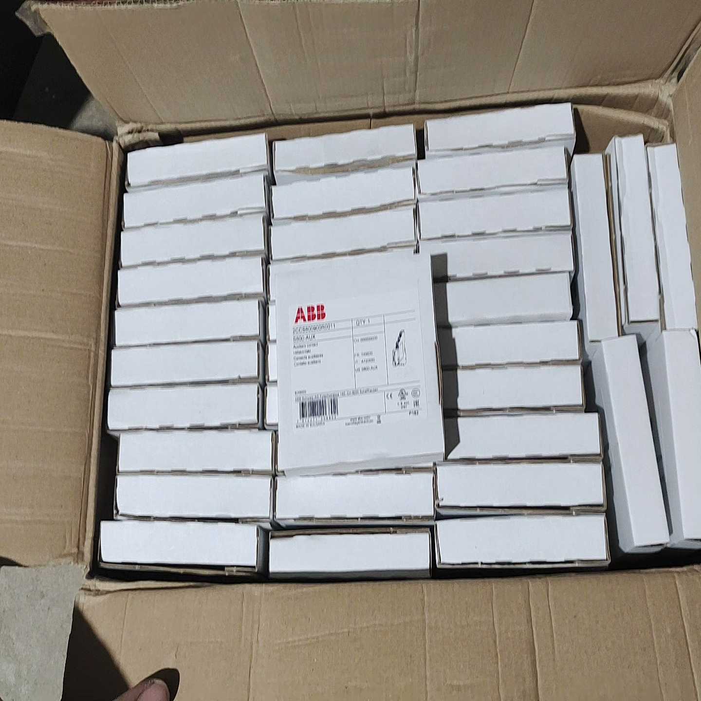 咨询-ABB辅助触点S800-AUX，原包装未拆封，成色