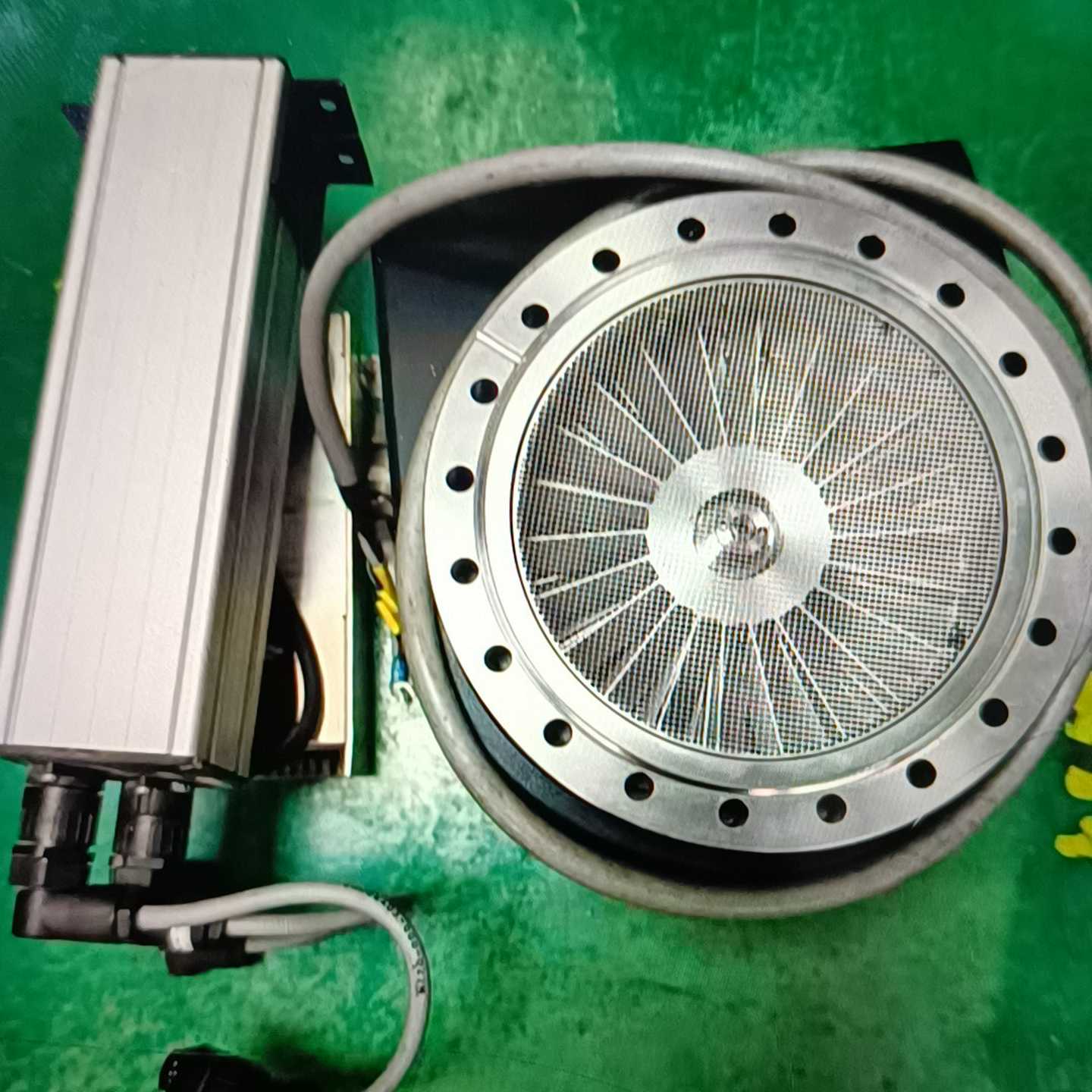 莱宝TW701分子泵发，带控制器带连接线转动顺畅，询价