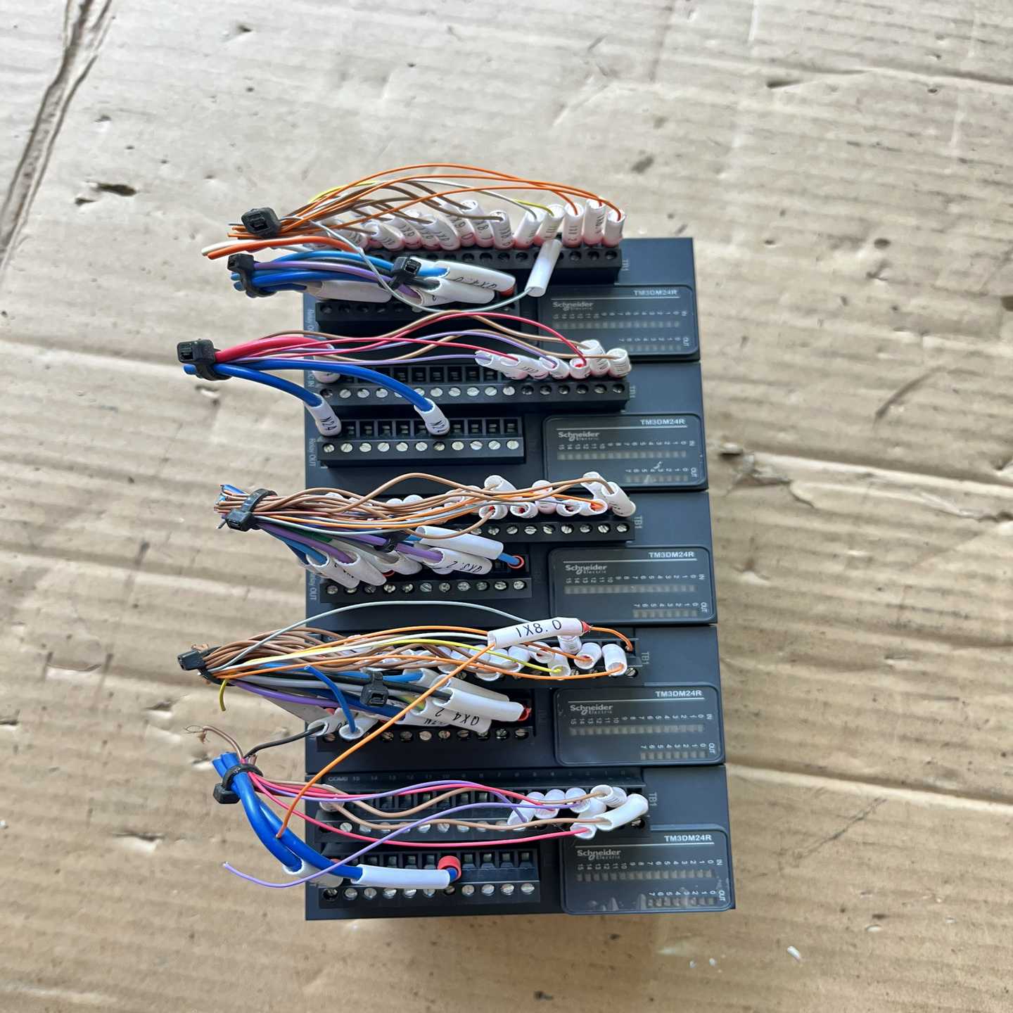 施耐德TM3DM24R PLC模块，5个一组，成色几乎全新，一议价商品