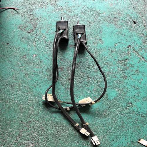 安川伺服电机SGMM-A1C312  10W   24V--议价商品