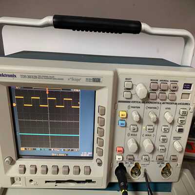 泰克TDS3032B示波器，实物拍摄成色新功能正常--议价商品