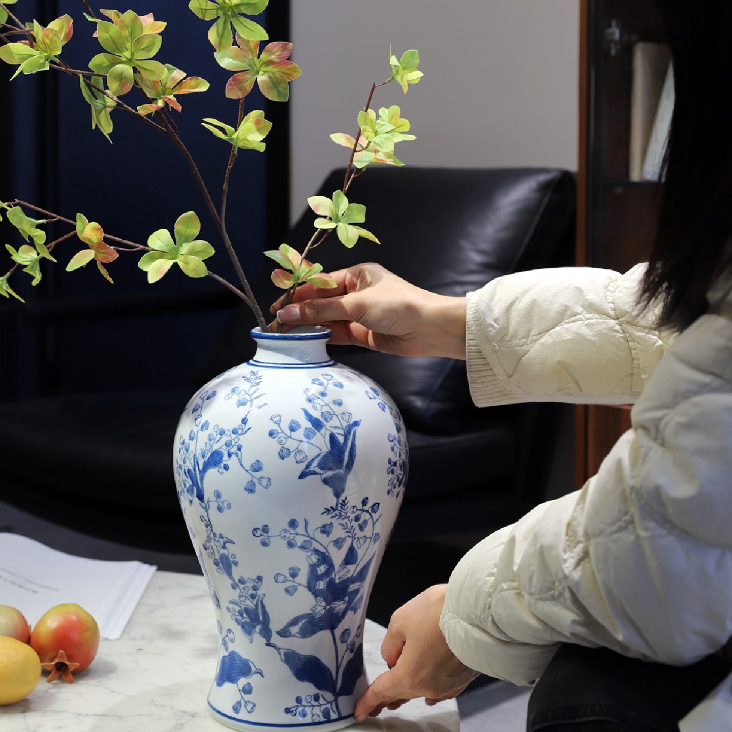 2024新款花瓶青花瓷高级感铃兰梅瓶客厅玄关陶瓷插花瓶电视柜摆件