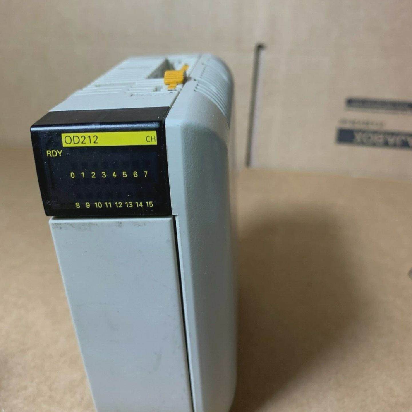 OMRON SYSMAC PLC CQM1OD212