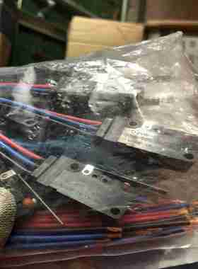 议价-OMROND2VWL-5L1-1M微动开关原装正品防水微动开关-议价