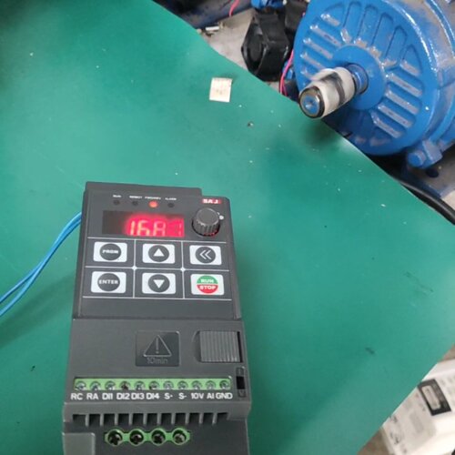 寻三晶变频器0.75kw220vVM6002SR75