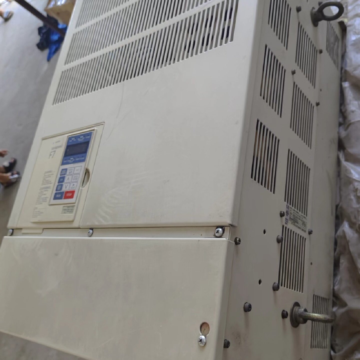 安川F7变频器CIMR-F7B4075,原装底座,全新没用过--议价商品