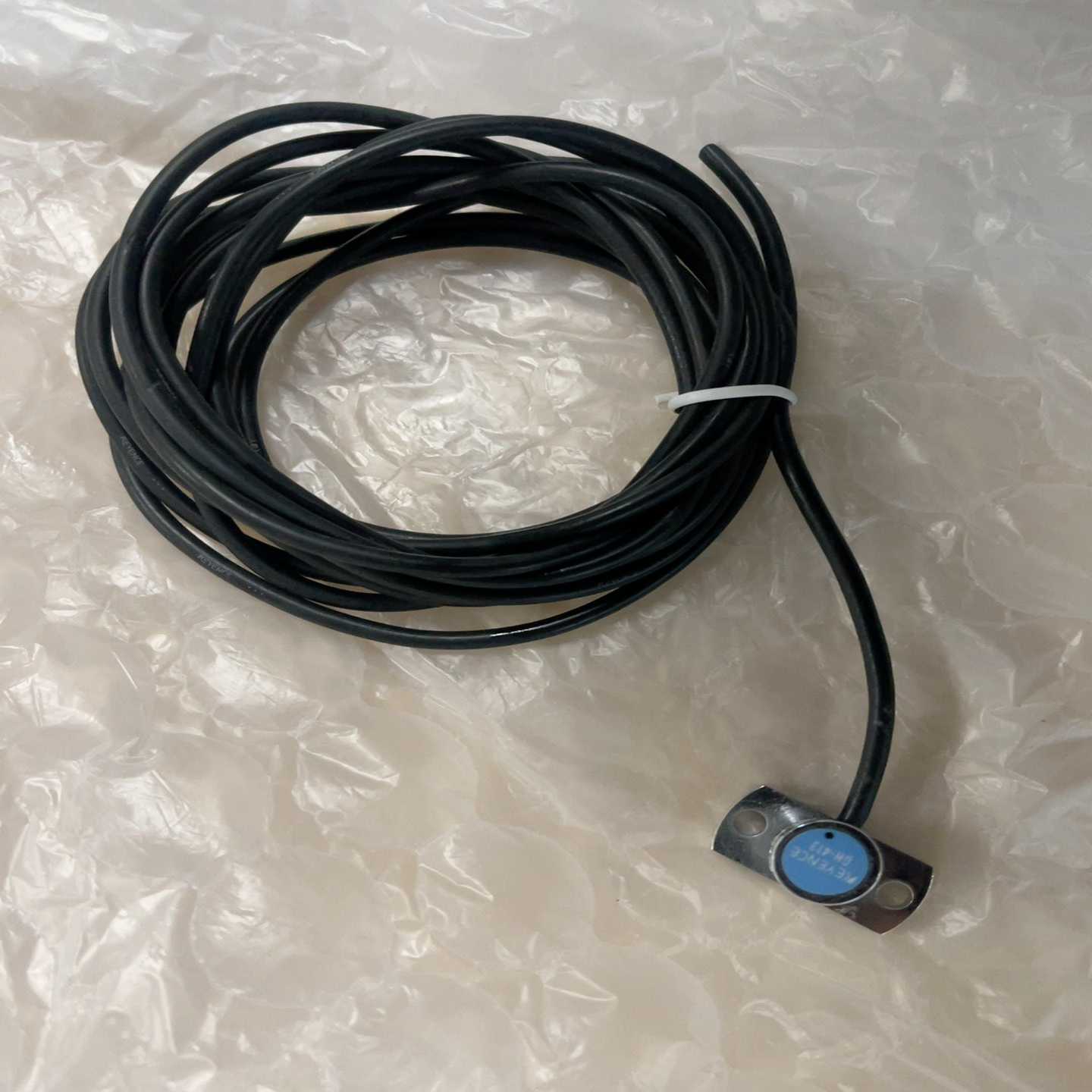 基恩士震动传感器GH-413 成色如图9新以上，议价