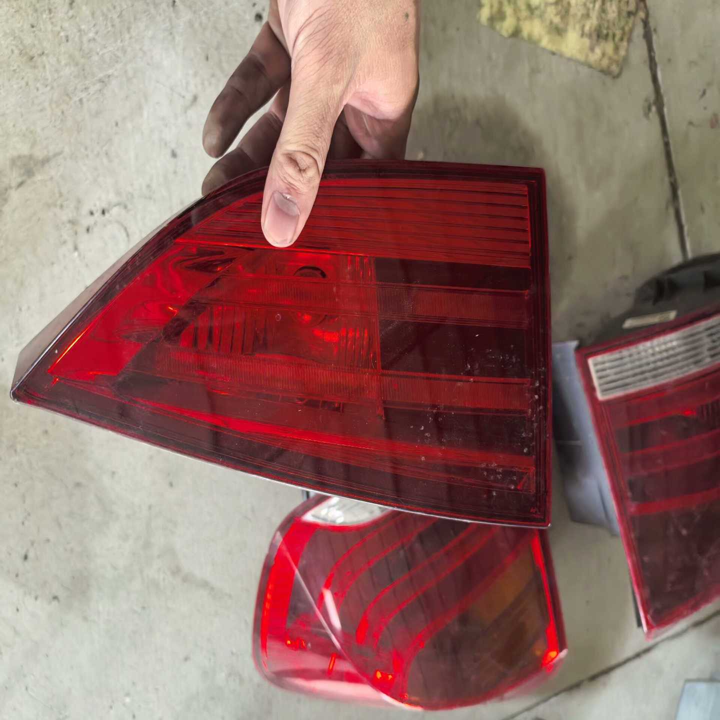 宝马X1E84原装拆车左内尾灯，适用于12-15款X1，原--议价商品