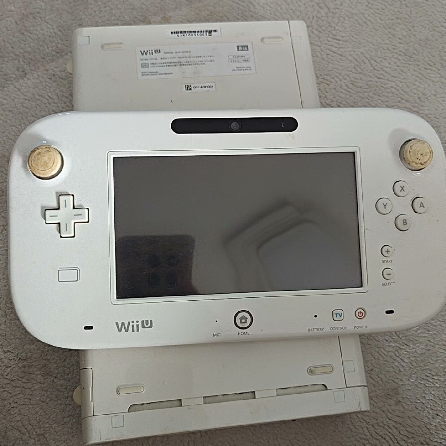 任天堂WiiU日版游戏机8GB主机Pad套装白色款-议价