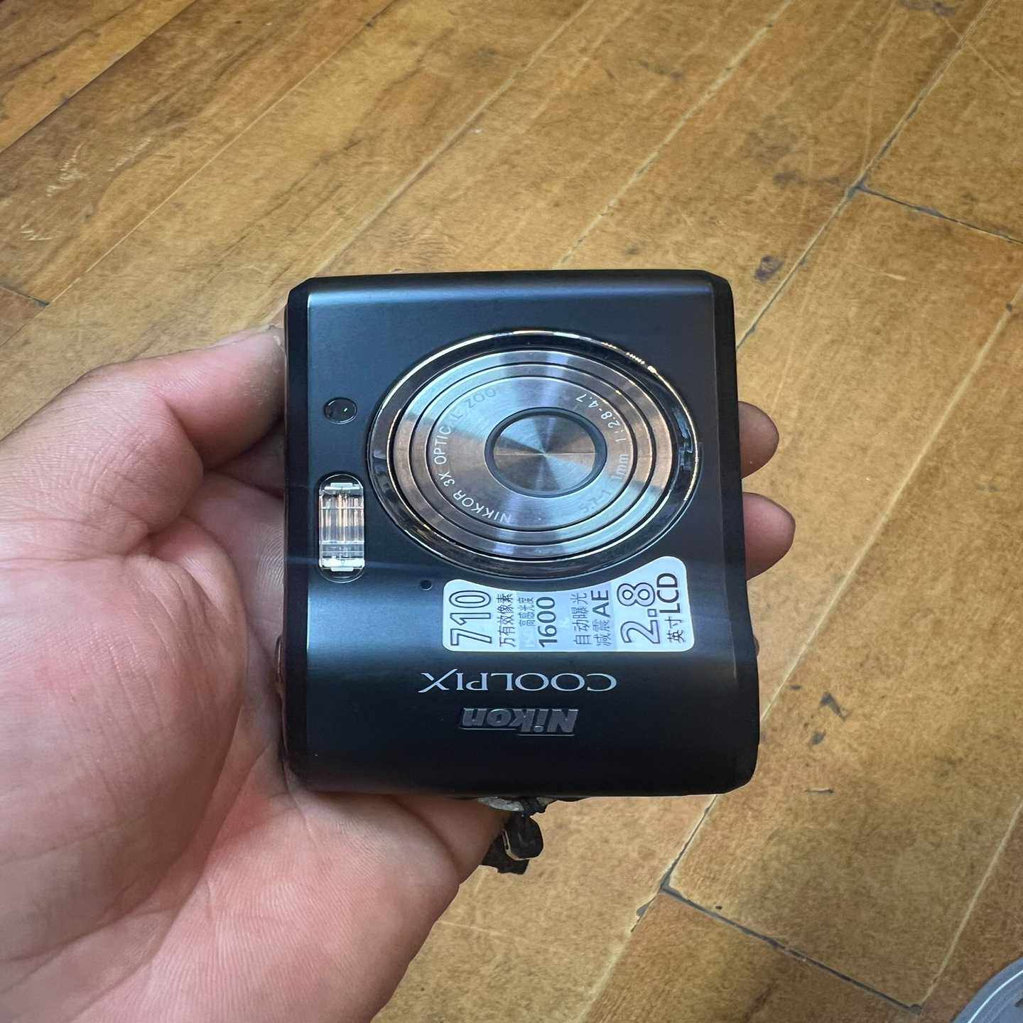 尼康L16数码相机一台！710万像素，3倍光学变焦，2.8英--议价商品
