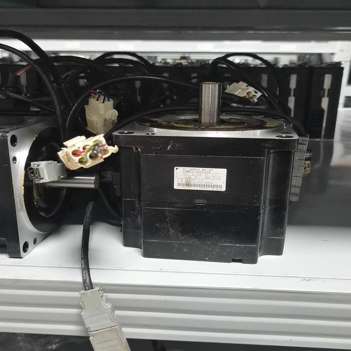 安川伺服电机，型号SGMPS-08ACA2B，功能完好无维修--议价商品