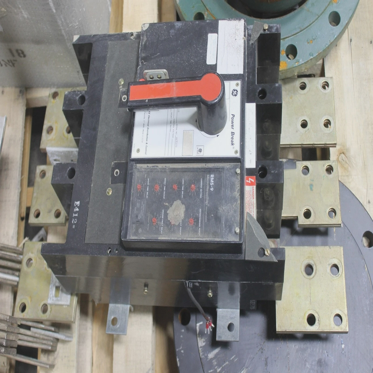 通用电气断电THP16SS1600A600V3P断路器RMS-9微波三脚架