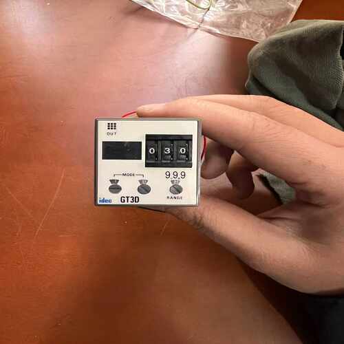 和泉idec继电器GT3D-2AF20，，带底座，包询价