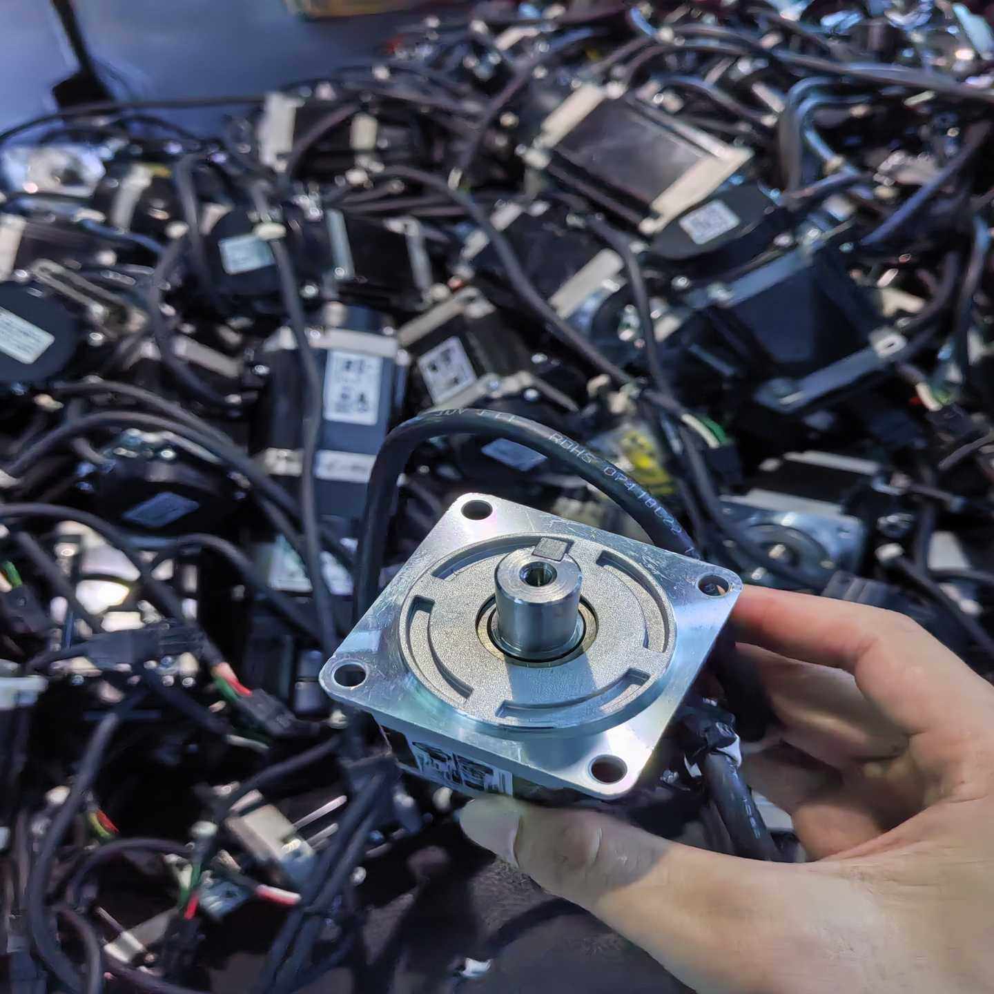 富士伺服电机RYH201F5-VV2原装拆机！200W功--议价商品