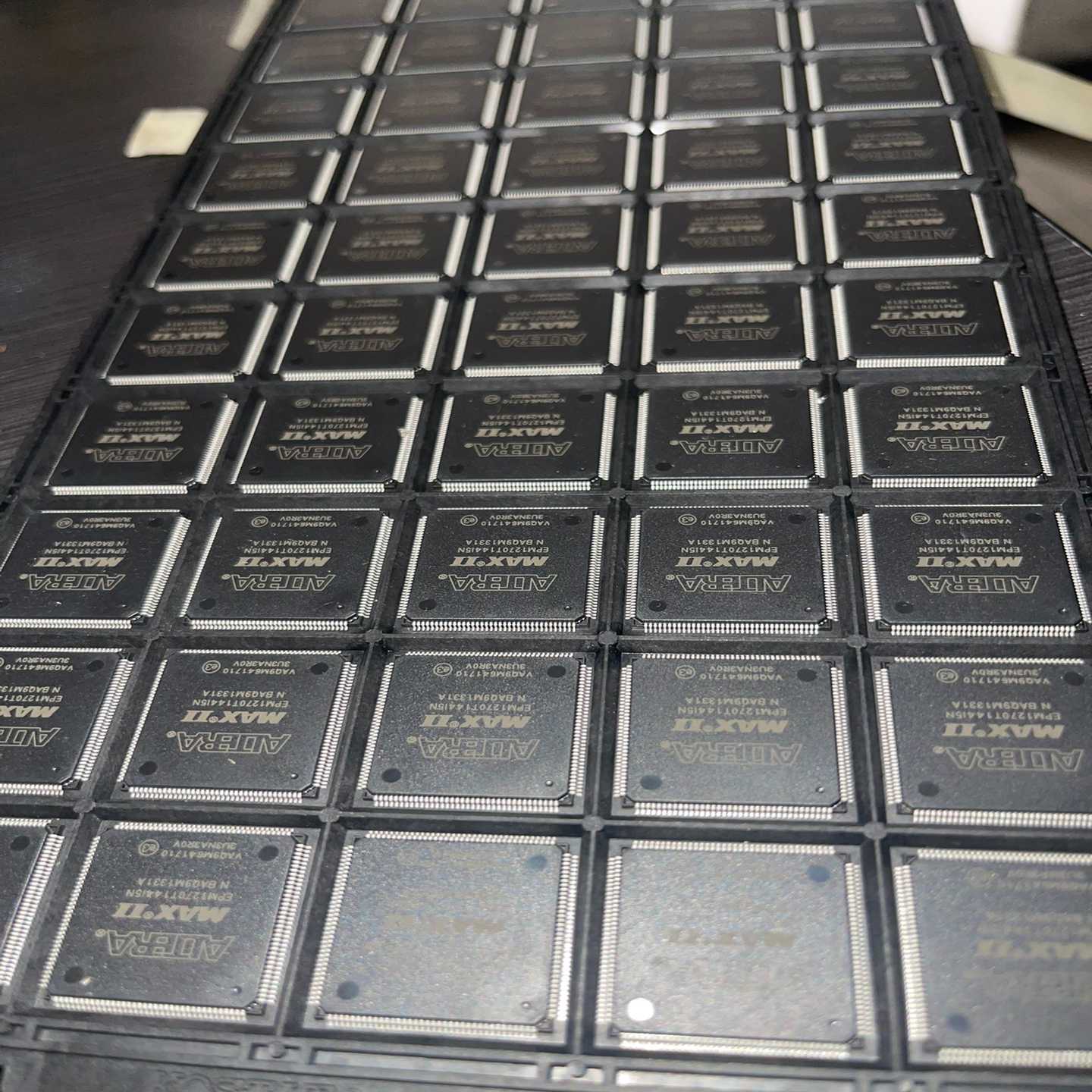 阿尔特拉EPM1270T144I5N货 没有包装 有（佳毅工控）