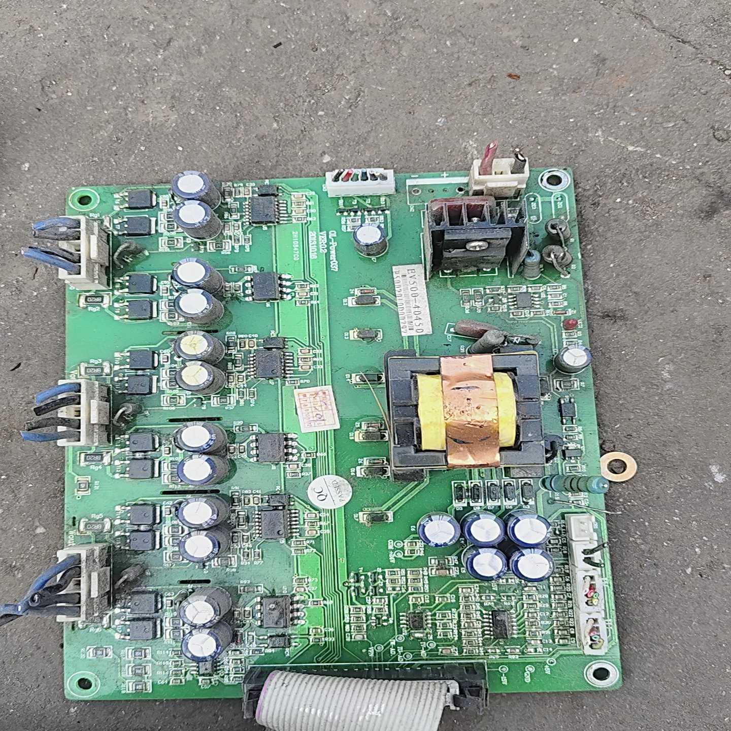 工控主板BY500-40450，实物拍摄，成色如图。主板型号--议价商品