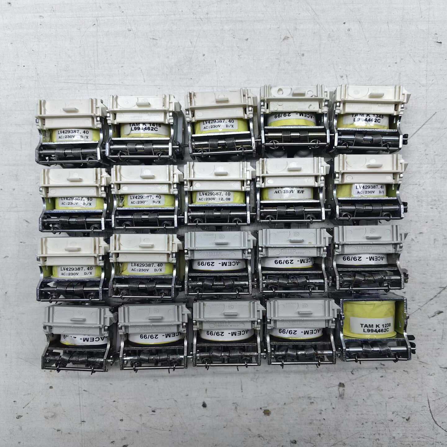 施耐德NSX塑壳断路器MX/SHT励磁线圈电压220伏的--议价商品