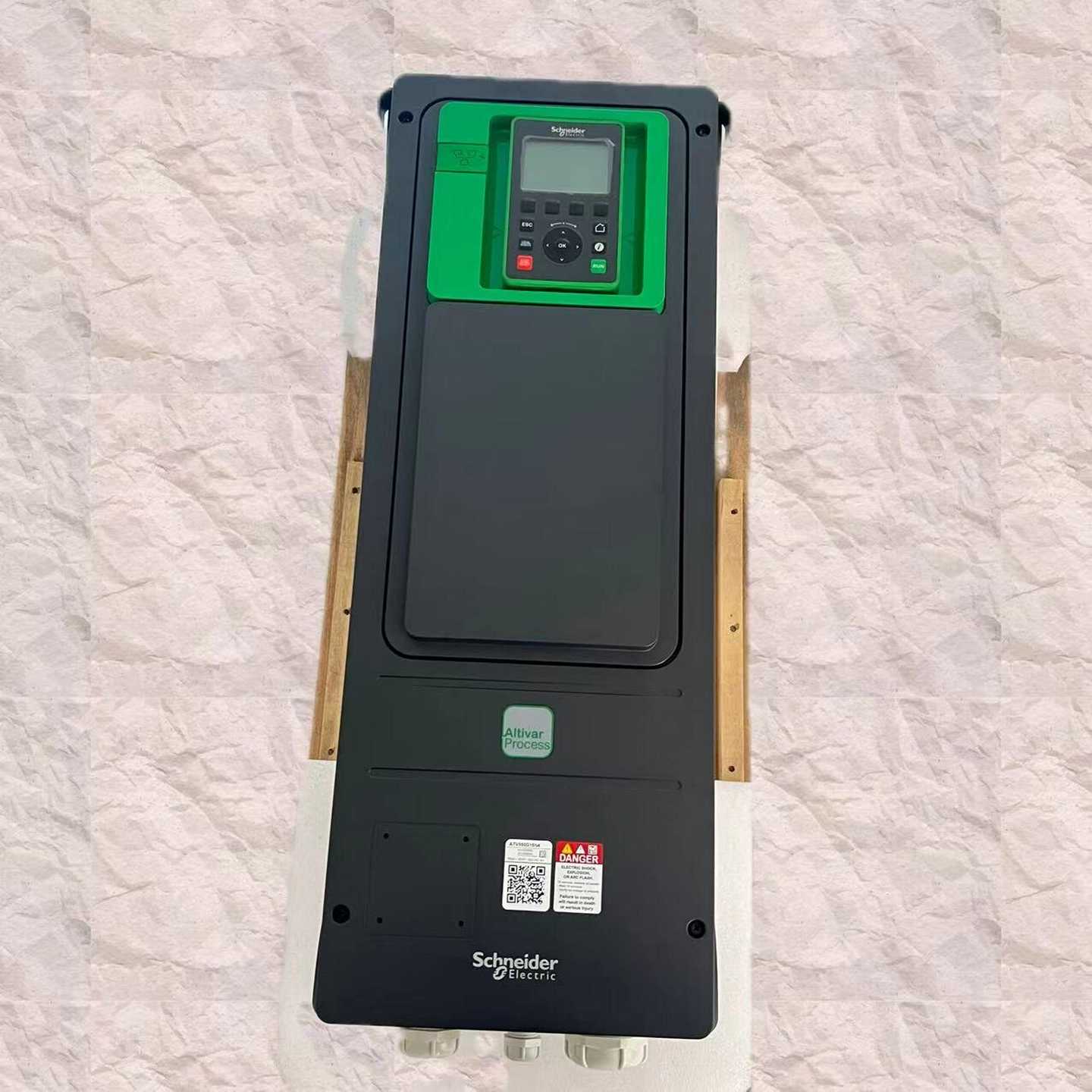 变频器ATV950D15N4，没有用过库存的，询价